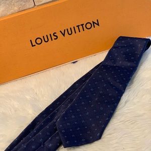 Men’s silk LV monogram tie